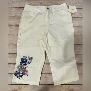 NWTLadies Croft & Barrow Natural Fit Stretch White Embroidered Capri Pants 12